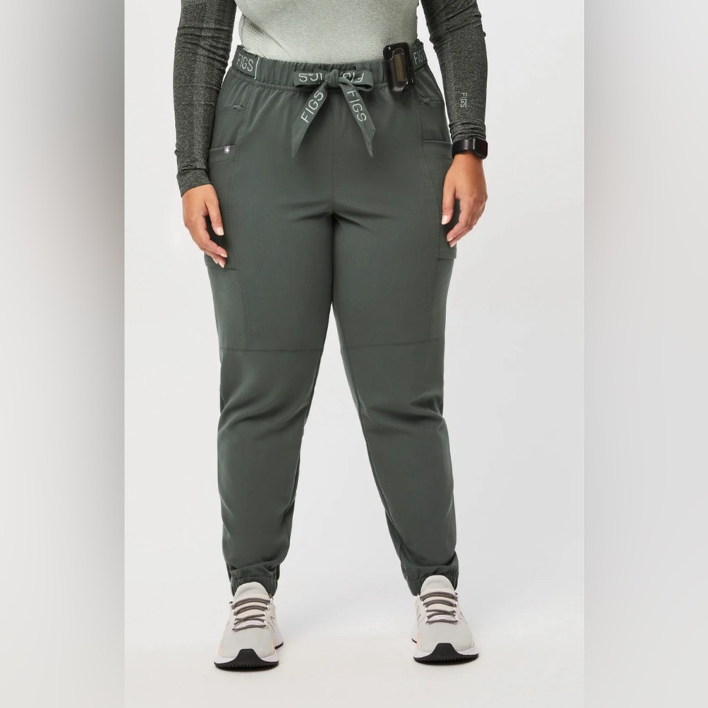 FIGS Bonsai High-Waisted Cargo Jogger Scrub Pants. XXS